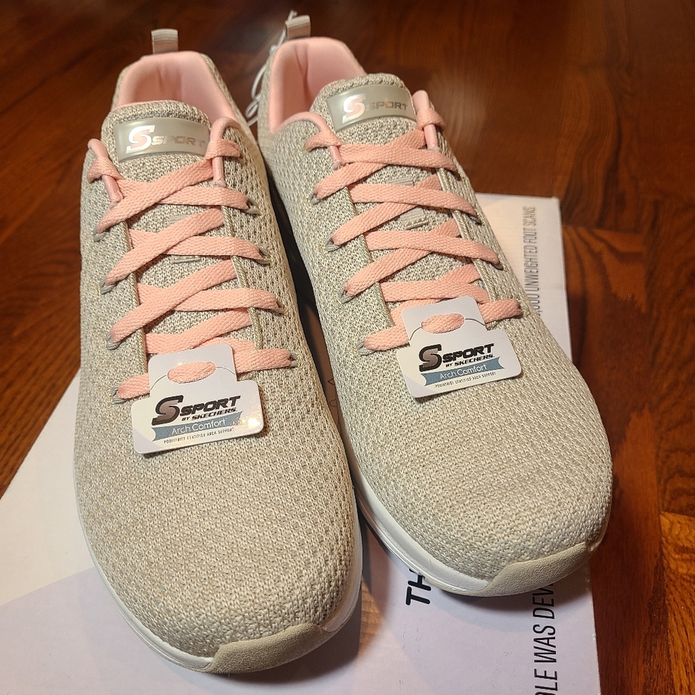 NWT In Box Women's Skechers Size 12 Kamryn Beige